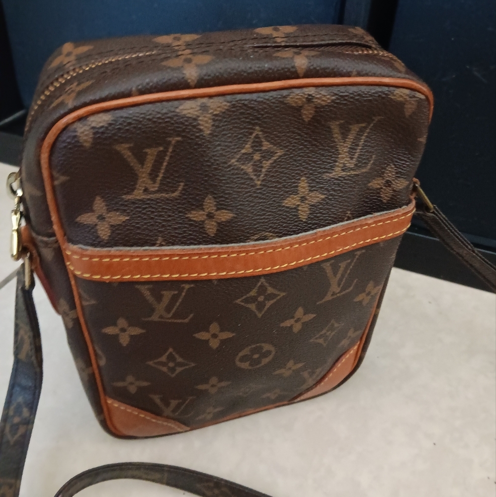 Louis Vuitton ✨️Danube PM Monogram Crossbody Bag UNISEX - Picture 7 of 17